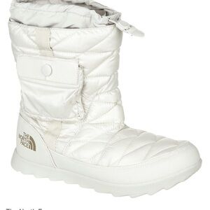 The North Face thermoball Snow Boots in White cream